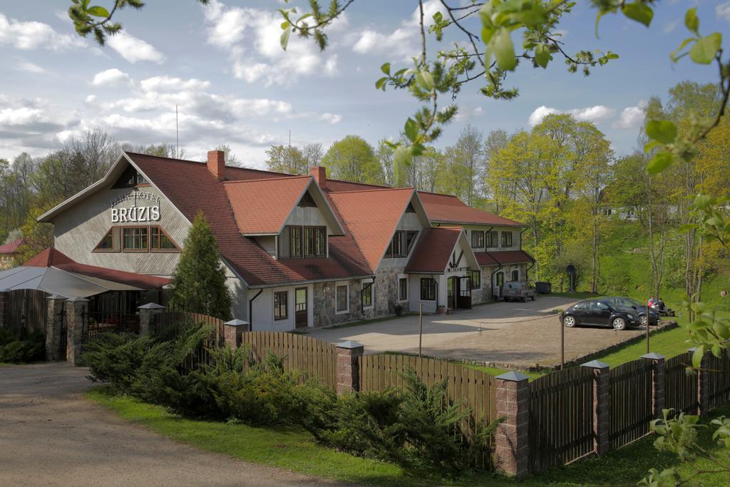 Park Hotel Bruzis Smiltene Exterior photo